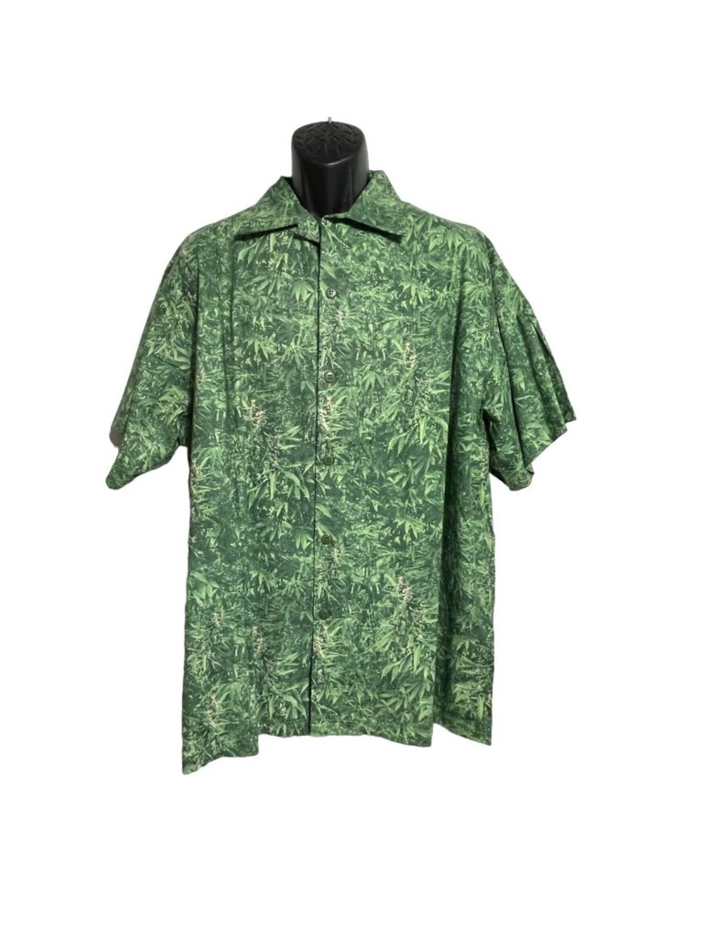 Jester Clothing Company Men's Camp Shirt  Size L Leaf All Over Print